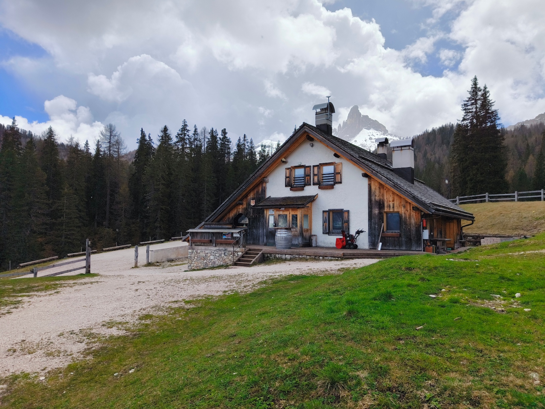 Rifugio Palmieri al lago Federa Dolomiti